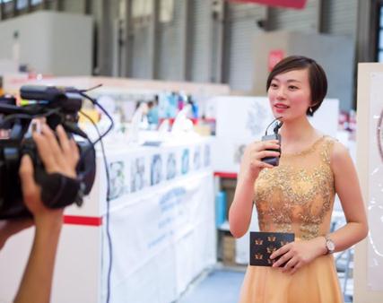 第111屆百貨會(huì)隆重舉行 主持人海倫展風(fēng)采