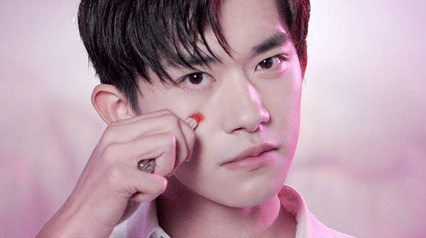 易烊千璽代言紀(jì)梵希口紅